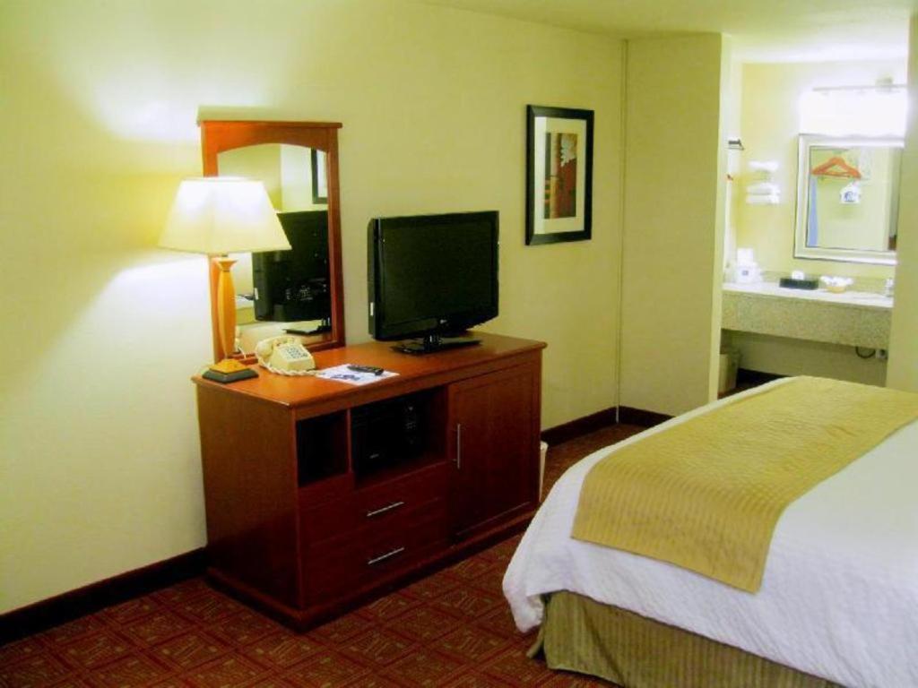 Airport Hotel 3*
